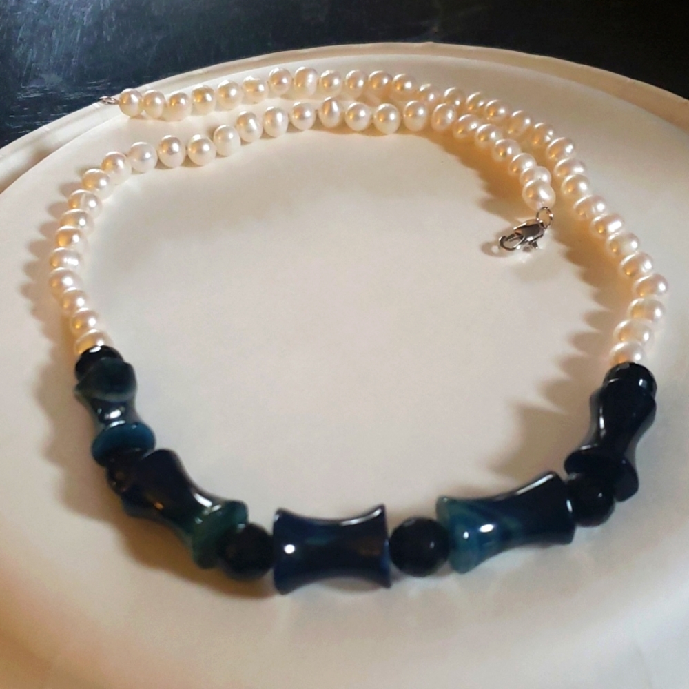 Beautiful freshwater Pearls with black beads necklace